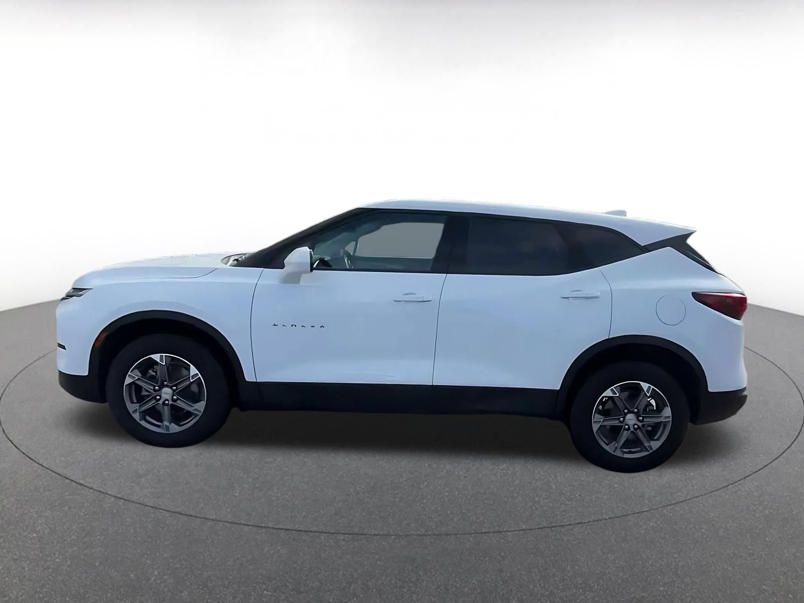 Used 2025 Chevrolet Blazer LT FWD image 8