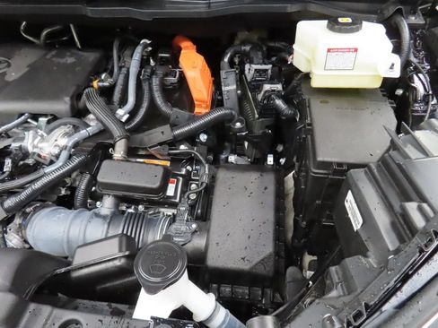 Used 2025 Toyota Sienna Platinum AWD/4WD image 33
