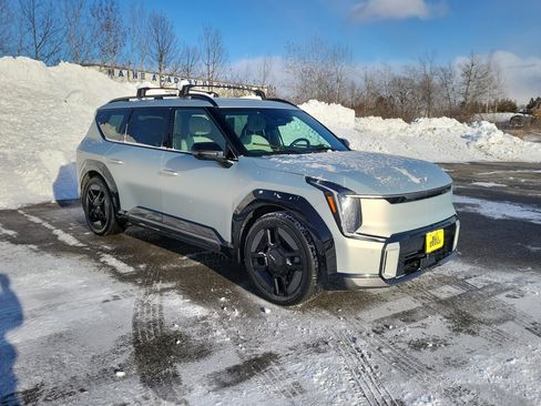 Used 2024 Kia EV9 GT-Line image 3