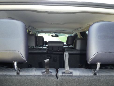 Used 2016 Lexus GX 460 Luxury w/ Preferred Accessory Package AWD/4WD image 19