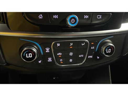 Used 2023 Chevrolet Traverse LT AWD/4WD image 14