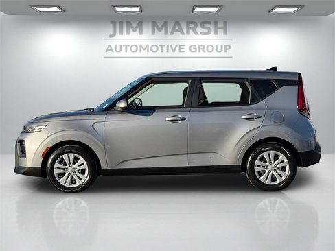 Used 2022 Kia Soul LX image 2