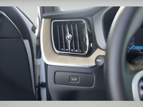 New 2026 Volvo XC60 B5 Plus w/ Climate Package PRO image 11