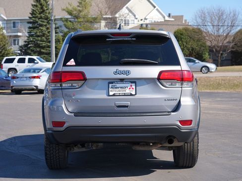 Used 2020 Jeep Grand Cherokee Laredo image 4