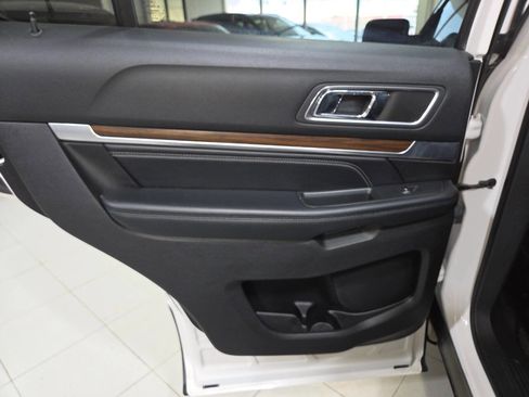 Used 2017 Ford Explorer Limited image 19