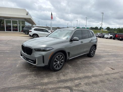 Used 2025 BMW X5 xDrive40i w/ Parking Assistance Package AWD/4WD image 7