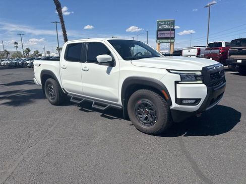 Used 2025 Nissan Kicks SR image 17