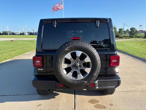 Used 2022 Jeep Wrangler Unlimited Sahara w/ LED Lighting Group AWD/4WD image 5