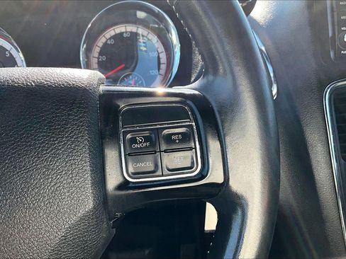 Used 2017 Dodge Grand Caravan SE FWD image 19