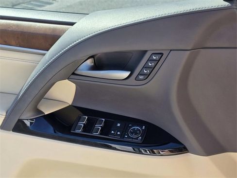 Used 2020 Lexus LX 570 4WD w/ Luxury Package image 22