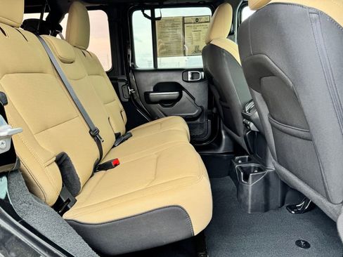 Used 2022 Jeep Wrangler Unlimited Sport AWD/4WD image 14