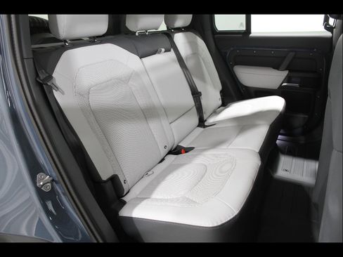 Used 2025 Land Rover Defender 110 S image 21