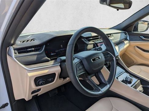 Used 2024 Jeep Grand Cherokee L Limited RWD image 12