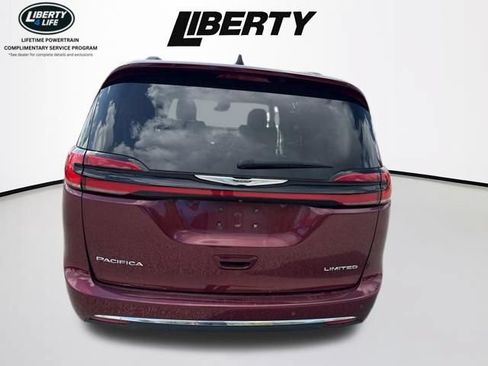 Used 2023 Chrysler Pacifica Limited w/ Uconnect Theater Family Group FWD image 6