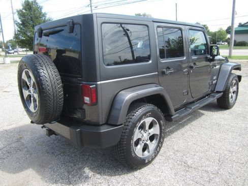 Used 2017 Jeep Wrangler Unlimited Sahara w/ Connectivity Group AWD/4WD image 8