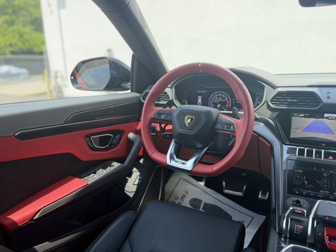Used 2021 Lamborghini Urus AWD/4WD image 27