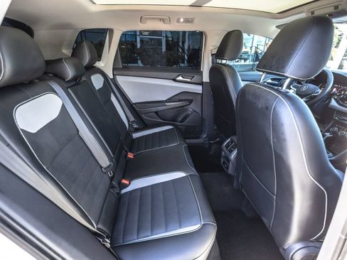 Used 2022 Volkswagen Taos SEL w/ Panoramic Sunroof Package AWD/4WD image 29