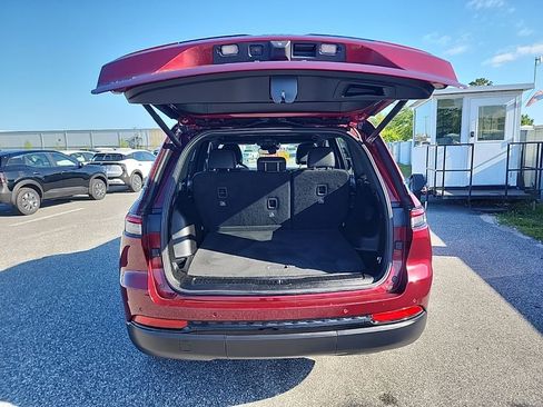 Used 2023 Jeep Grand Cherokee Altitude image 10