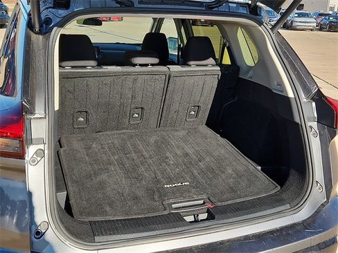 Used 2024 Nissan Rogue SV image 8