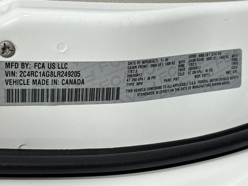 Used 2020 Chrysler Voyager L FWD image 38