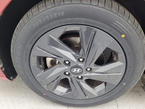 Used 2023 Hyundai Elantra SEL FWD image 31