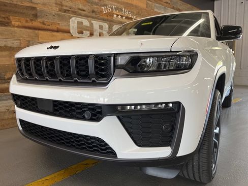 New 2026 Jeep Grand Cherokee L Limited AWD/4WD image 9