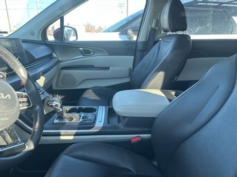 Certified 2024 Kia Carnival LX image 7