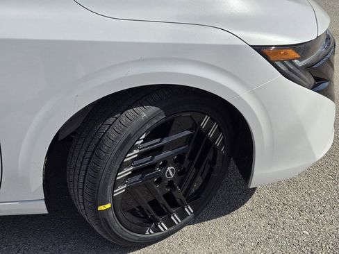 New 2026 Nissan Sentra SR w/ Floor Mat Package FWD image 6