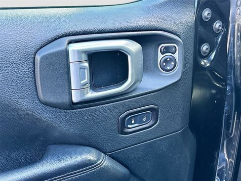 Used 2020 Jeep Wrangler Unlimited Sahara image 19