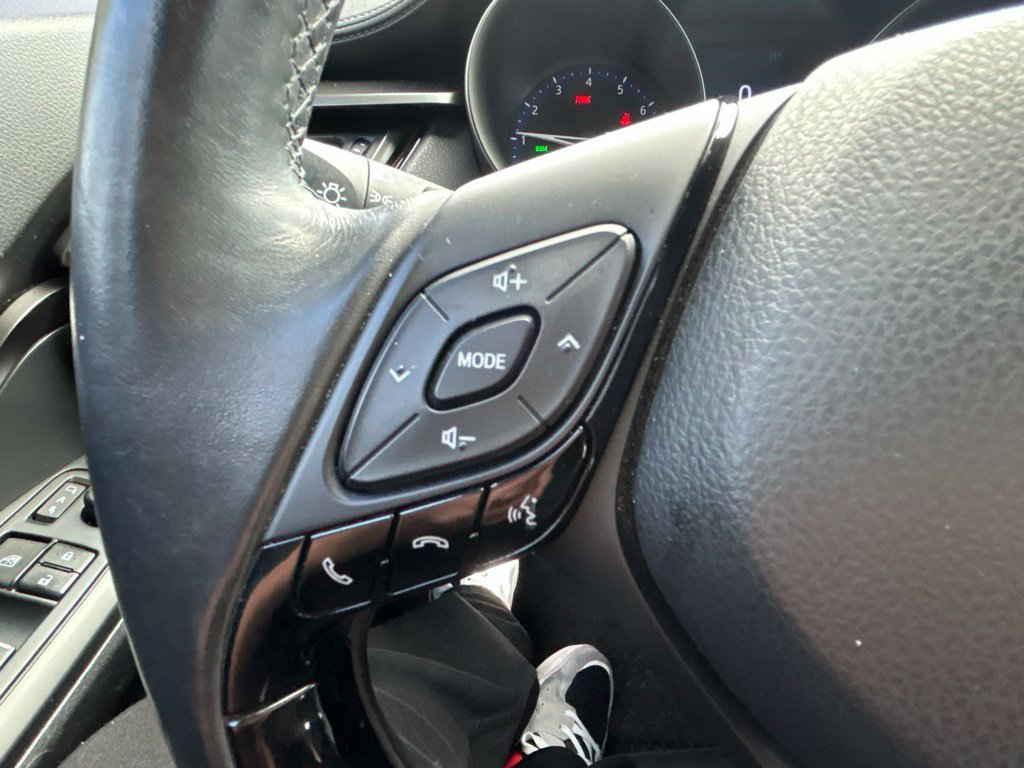 Used 2018 Toyota C-HR XLE FWD image 10