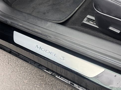 Used 2018 Tesla Model 3 Mid Range image 18