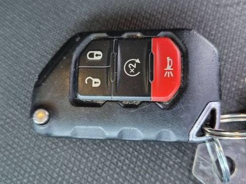 Used 2019 Jeep Wrangler Unlimited Sahara AWD/4WD image 32