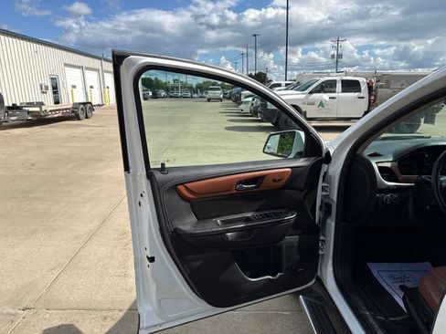 Used 2017 Chevrolet Traverse Premier FWD image 21