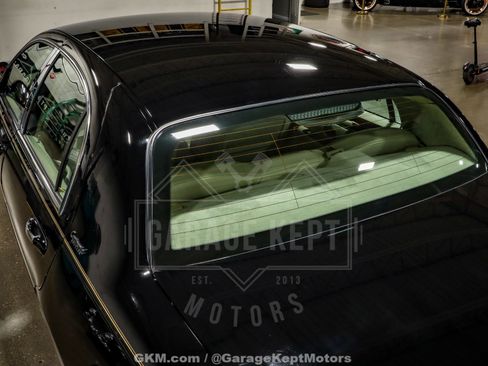 Used 2010 Lincoln Town Car Signature Limited image 39