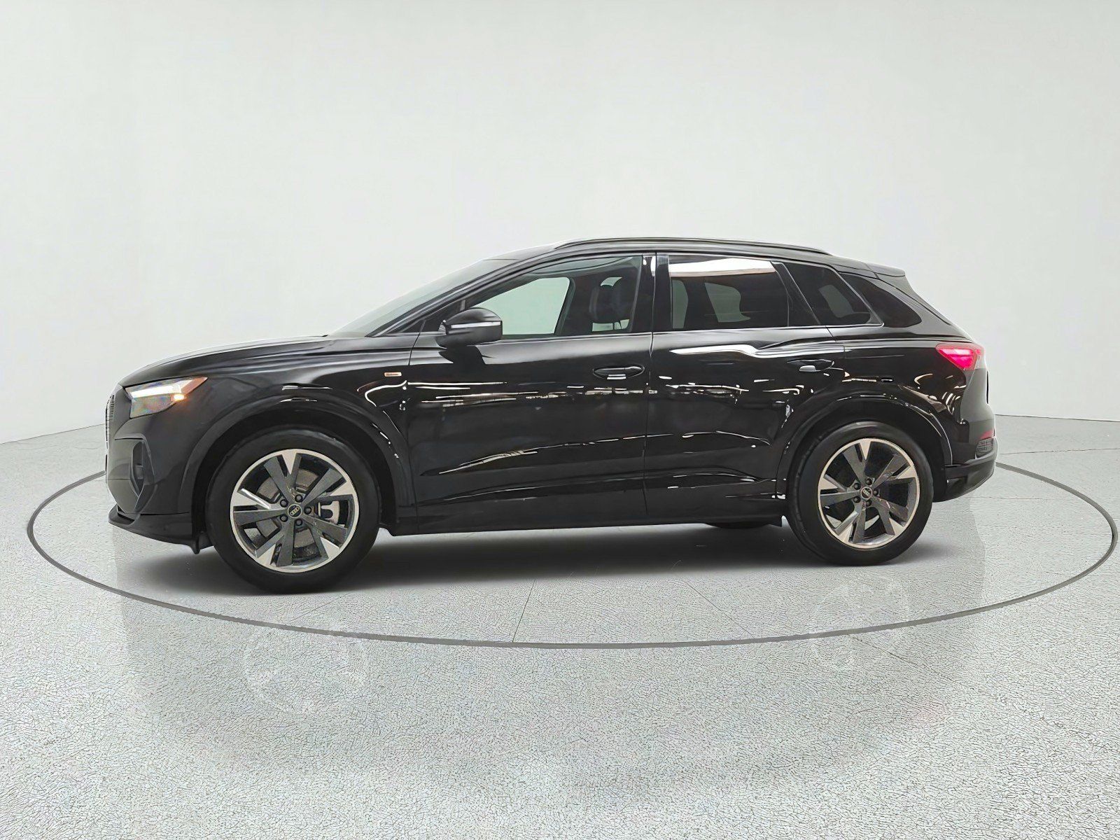 Used 2024 Audi Q4 e-tron Premium Plus w/ Premium Plus AWD/4WD image 8