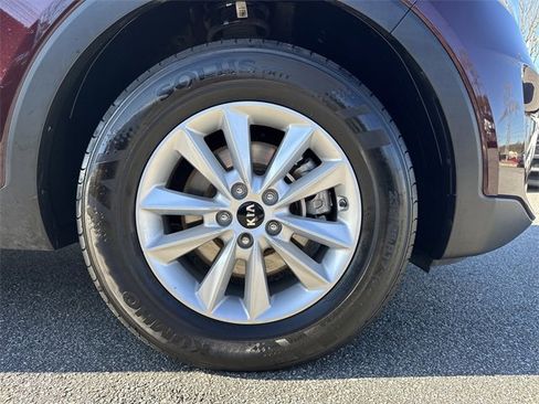 Used 2019 Kia Sorento LX w/ LX Convenience Package image 12