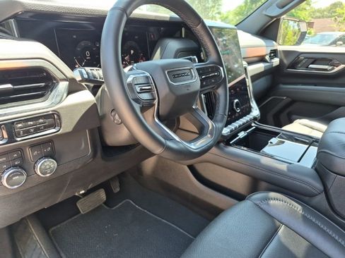 Used 2025 GMC Yukon XL Denali image 6