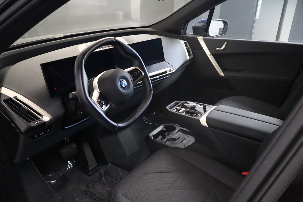 Used 2023 BMW iX xDrive50 AWD/4WD image 17