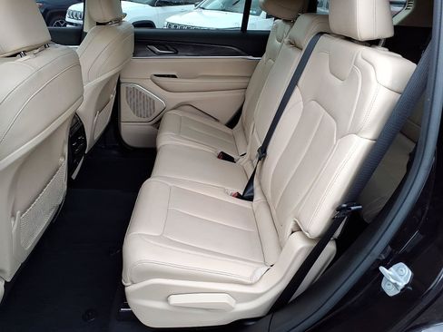 Certified 2022 Jeep Grand Cherokee L Limited AWD/4WD image 10