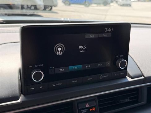 Used 2025 Honda Pilot Sport image 23