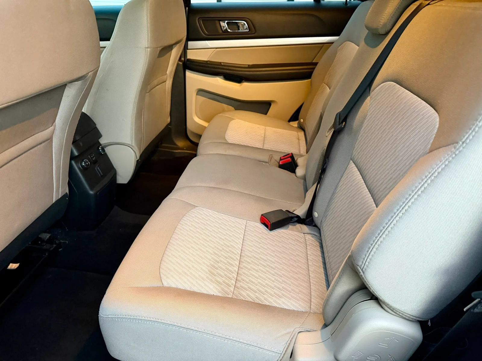 Used 2018 Ford Explorer FWD image 18