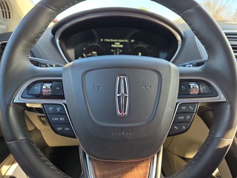 Used 2019 Lincoln Nautilus Reserve image 24