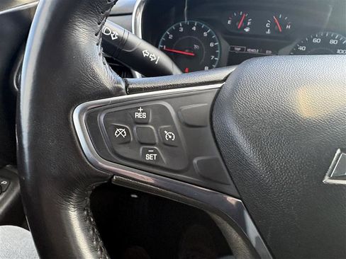 Used 2018 Chevrolet Equinox LT image 21