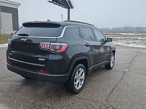 Used 2024 Jeep Compass Latitude image 12