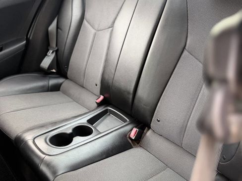 Used 2013 Hyundai Veloster w/ Style Pkg image 15
