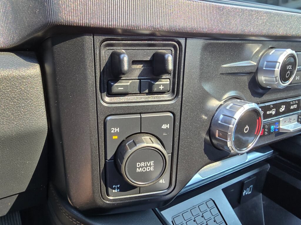 Used 2024 Ford F350 Platinum AWD/4WD image 27