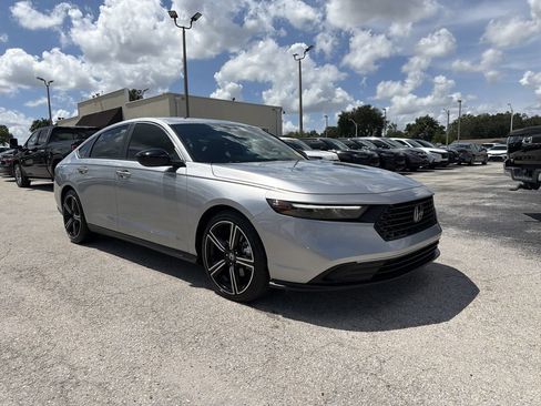 Used 2025 Honda Accord Sport image 2