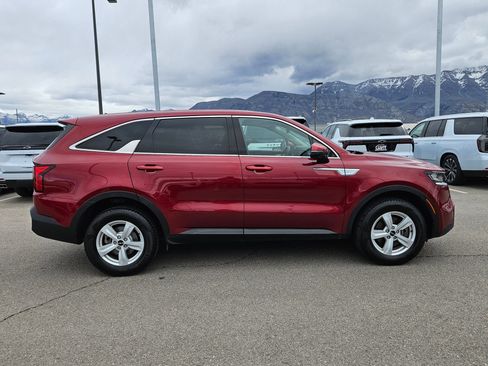 Used 2022 Kia Sorento LX AWD/4WD image 2