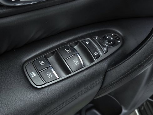 Used 2023 Nissan Armada SL w/ Midnight Edition Package image 10