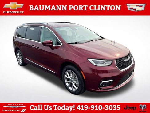 Used 2021 Chrysler Pacifica Touring-L w/ Premium & Safety Sphere Group AWD/4WD image 7